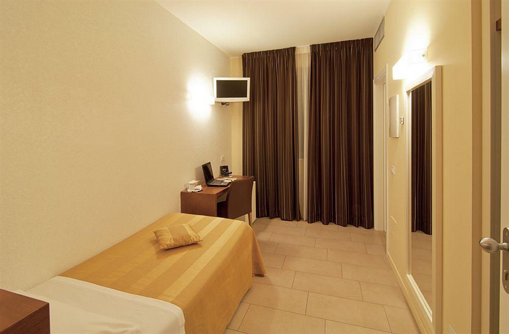 Hotel Cluentum โตเล็นติโน ภายนอก รูปภาพ