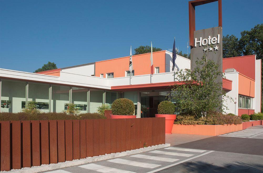 Hotel Cluentum โตเล็นติโน ภายนอก รูปภาพ