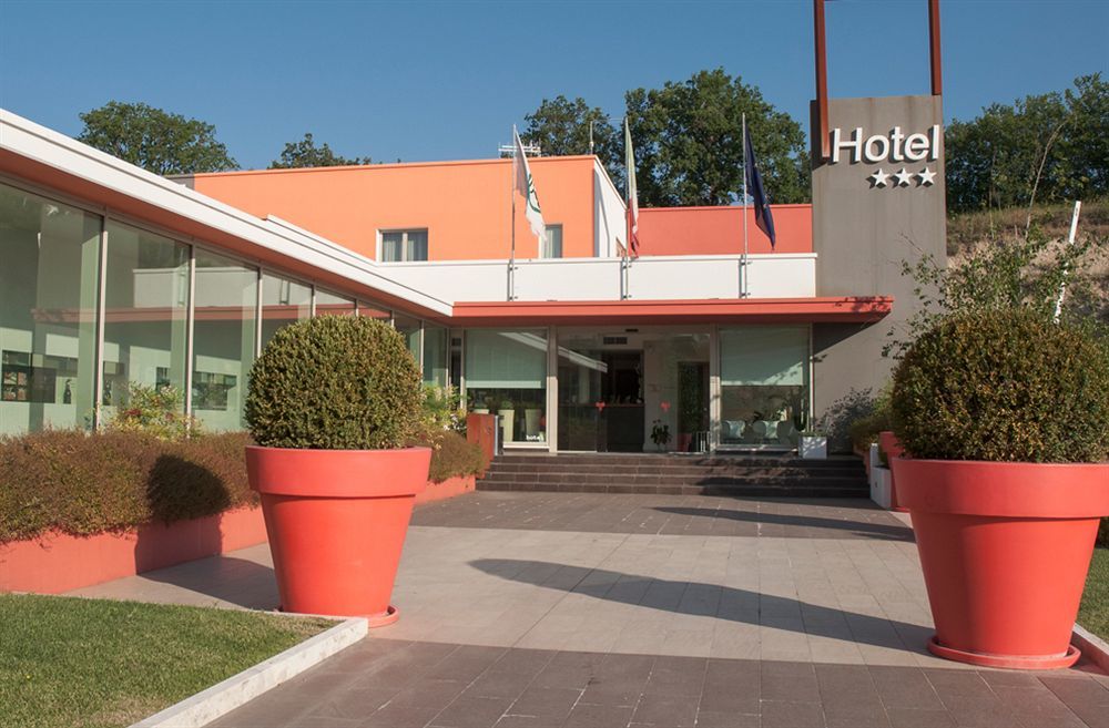 Hotel Cluentum โตเล็นติโน ภายนอก รูปภาพ