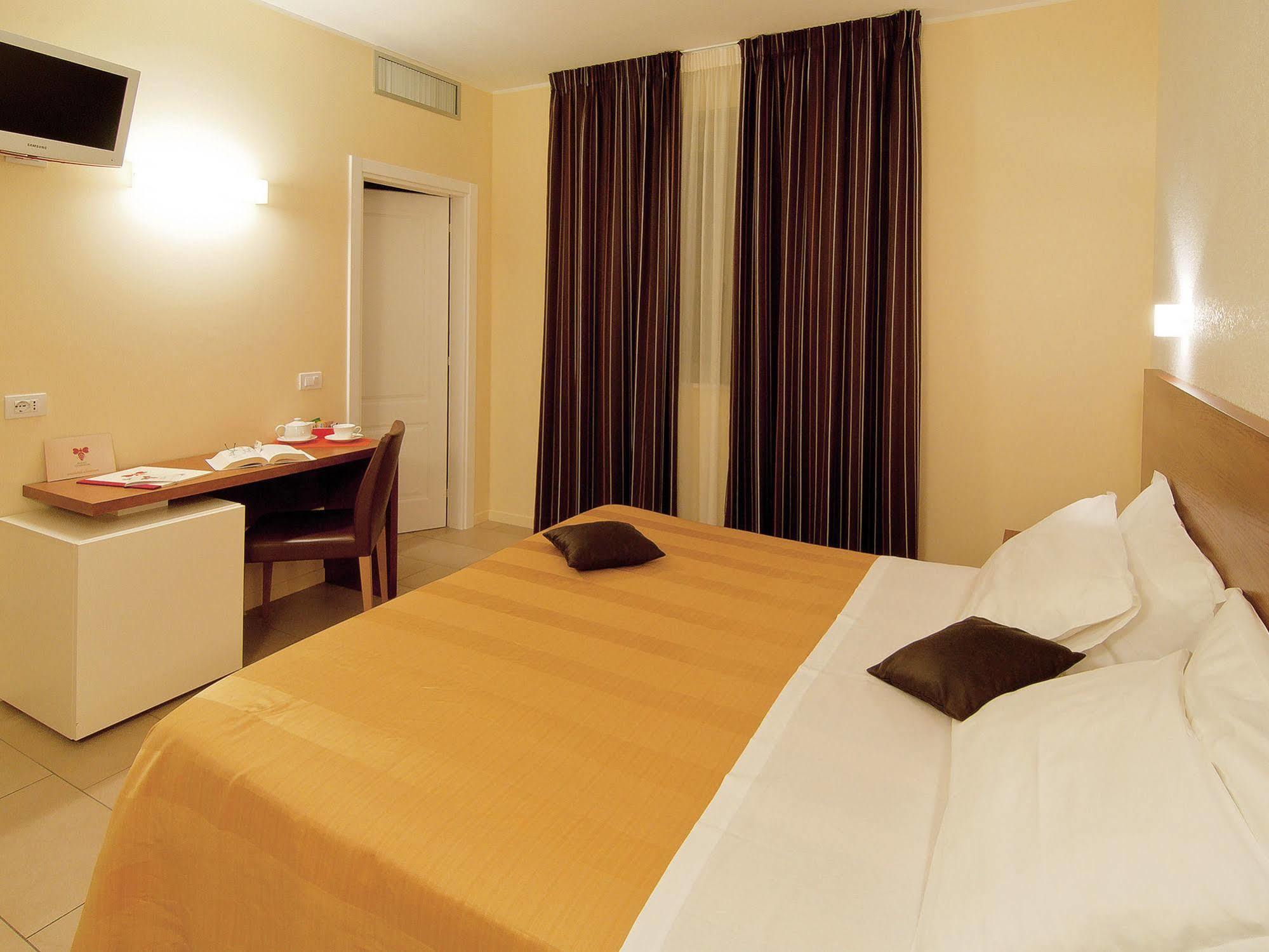 Hotel Cluentum โตเล็นติโน ภายนอก รูปภาพ