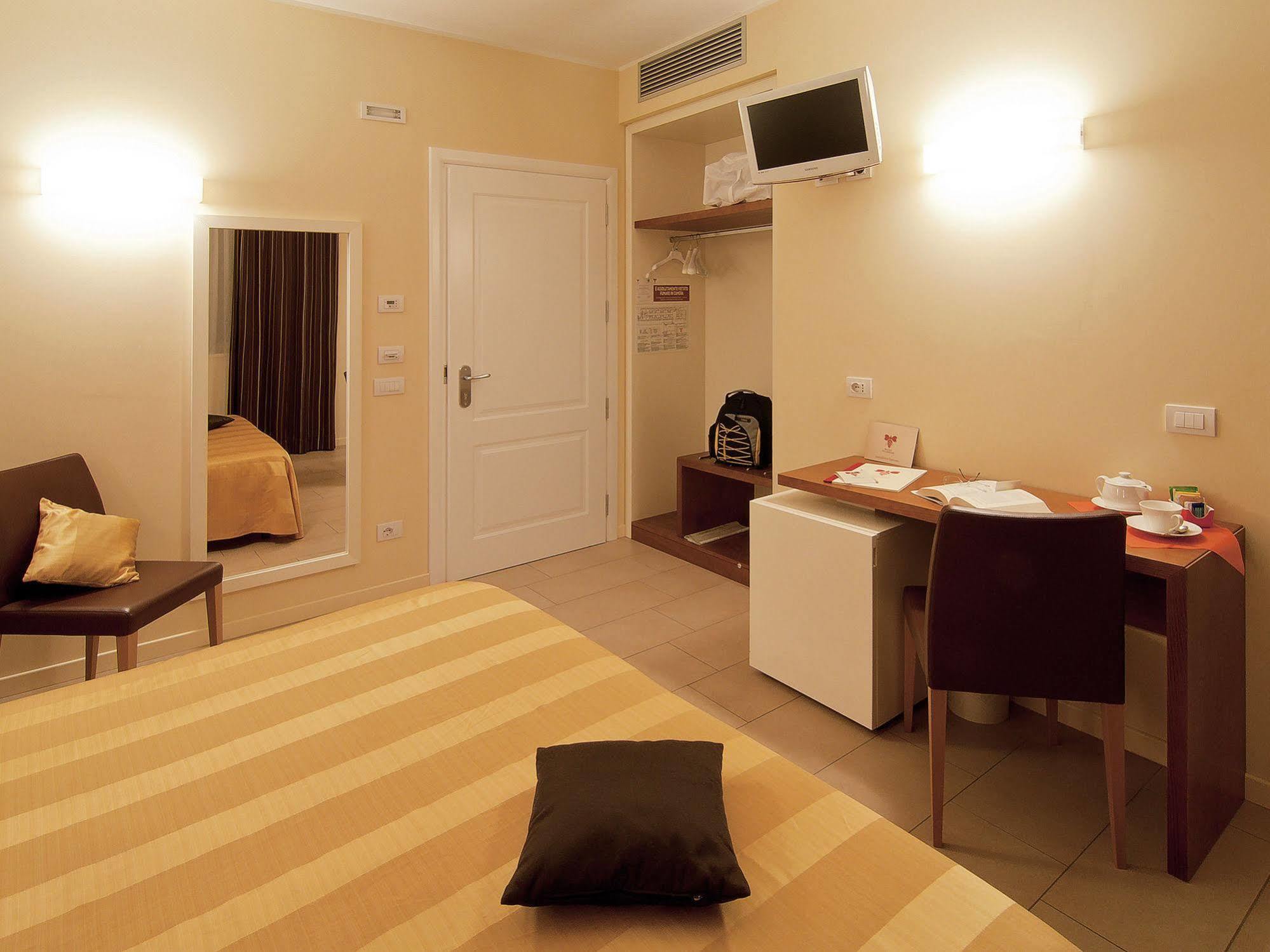 Hotel Cluentum โตเล็นติโน ภายนอก รูปภาพ