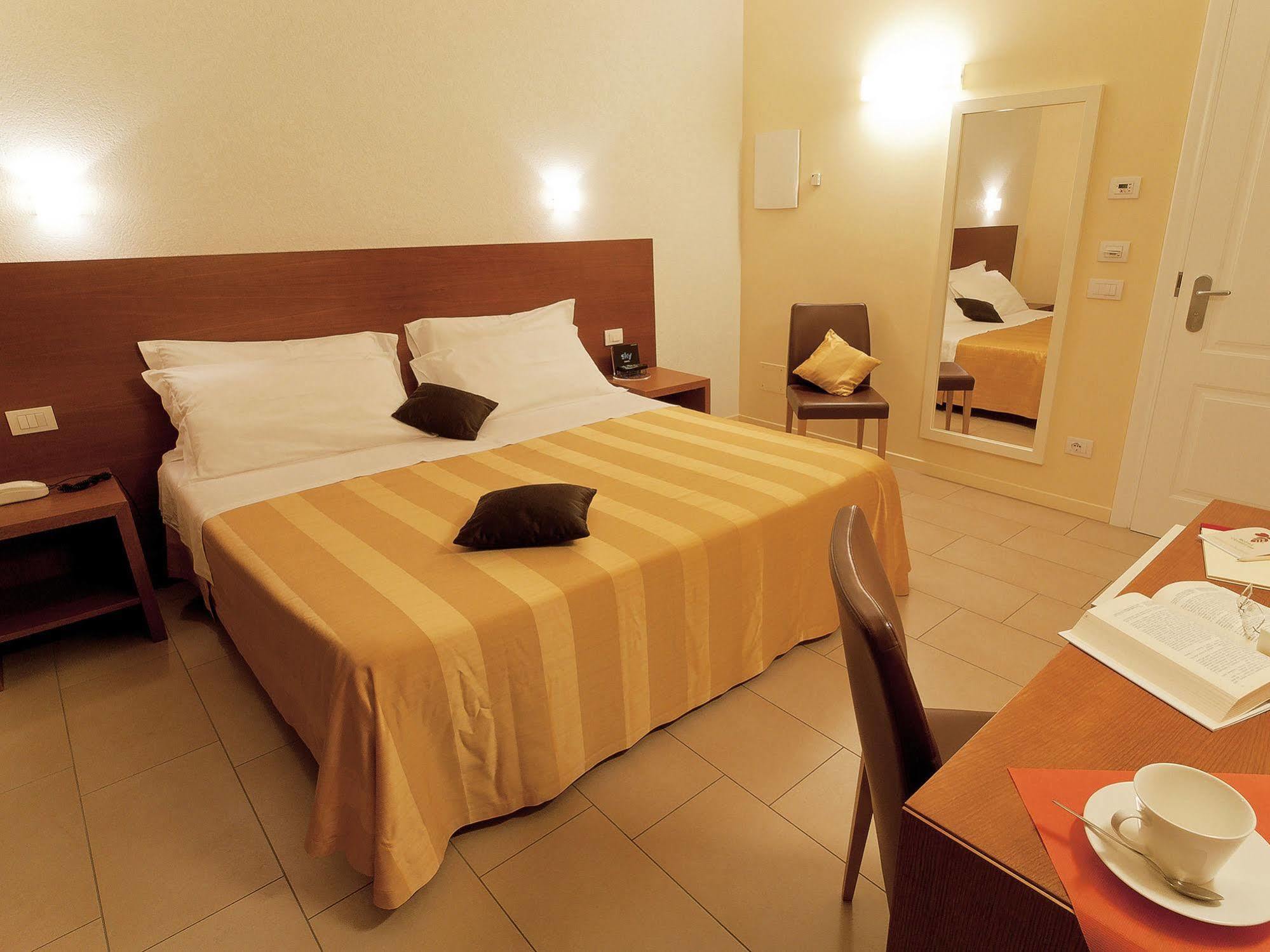 Hotel Cluentum โตเล็นติโน ภายนอก รูปภาพ