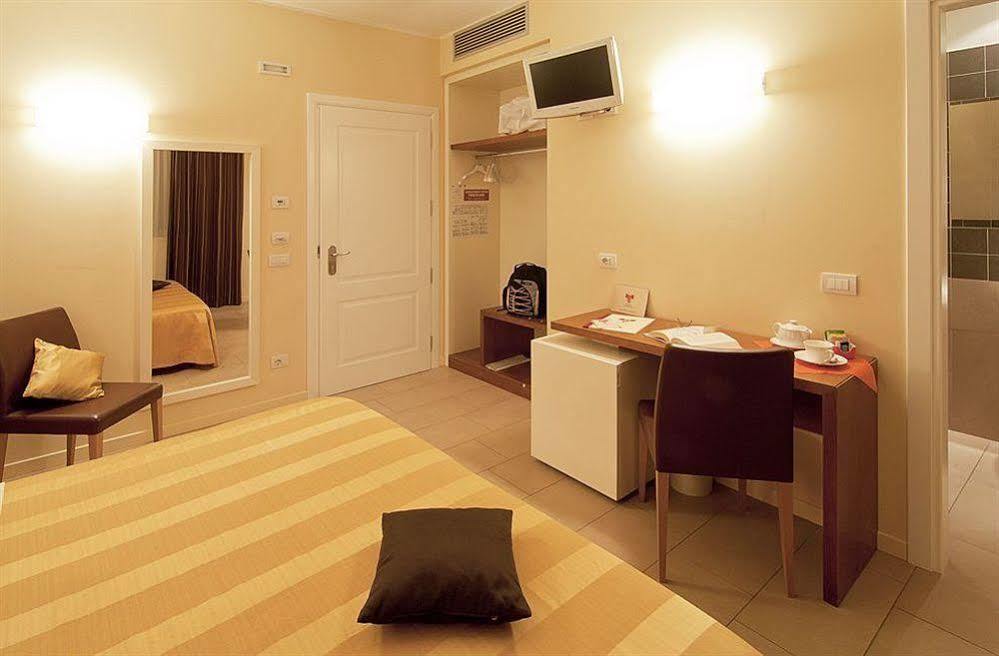 Hotel Cluentum โตเล็นติโน ภายนอก รูปภาพ