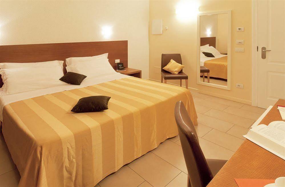 Hotel Cluentum โตเล็นติโน ภายนอก รูปภาพ