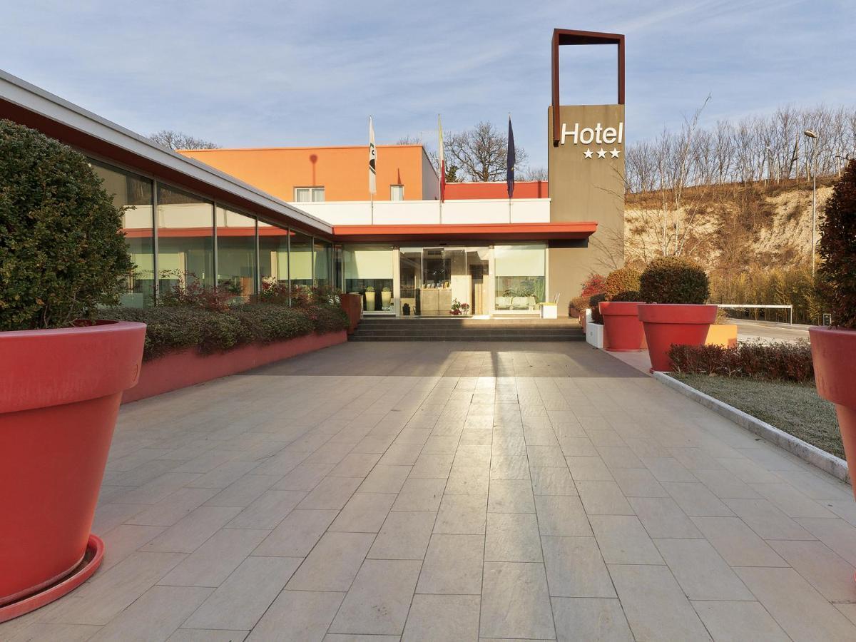 Hotel Cluentum โตเล็นติโน ภายนอก รูปภาพ